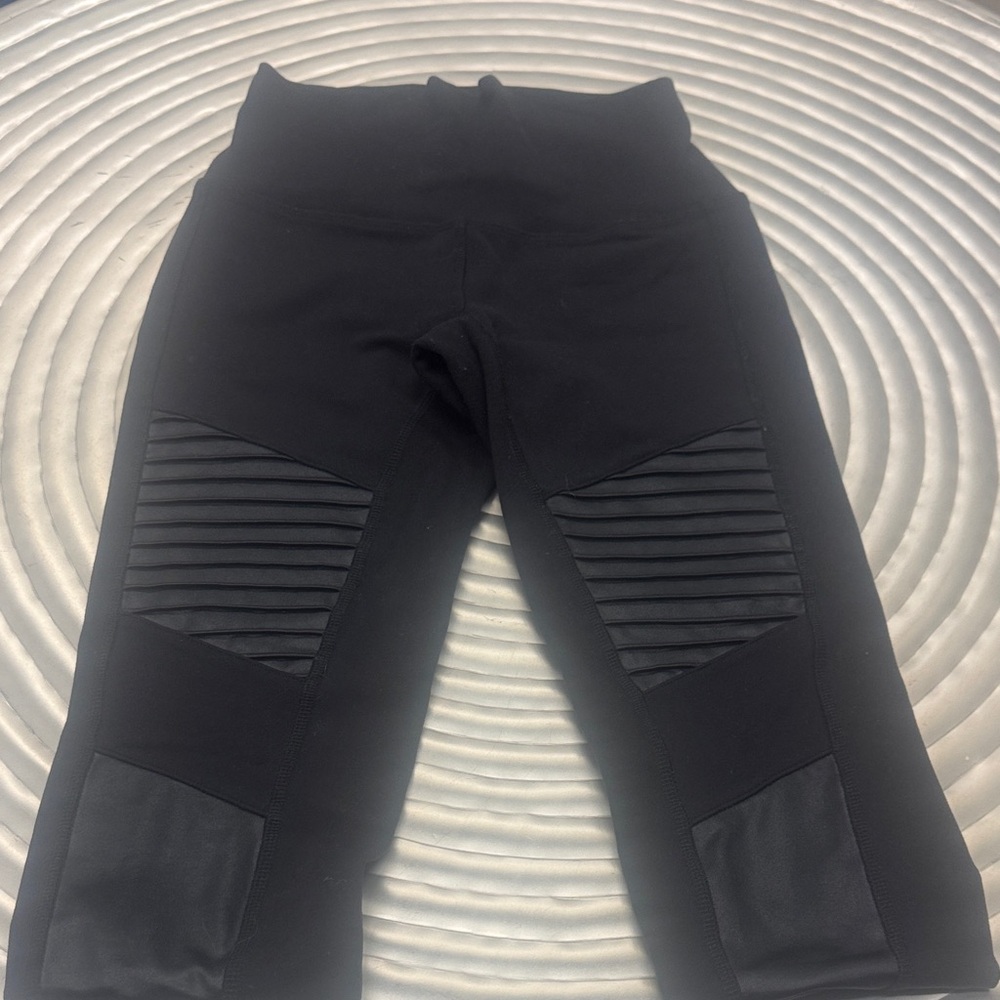 ALO Yoga Black Leggings with Ribbed Detail